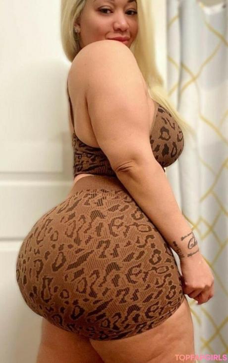 Curvyredbone nude leaked OnlyFans photo #5