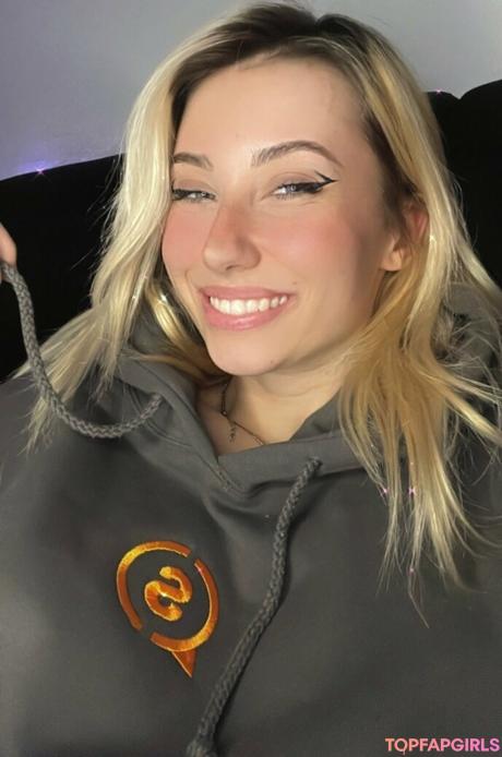 Veylaneey nude leaked OnlyFans photo #1
