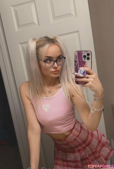 Savvysnoww nude leaked OnlyFans photo #11