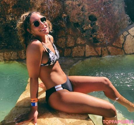 Nadia nude leaked OnlyFans photo #4