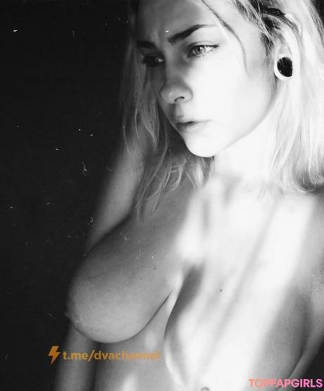 Kit nude leaked OnlyFans photo #7