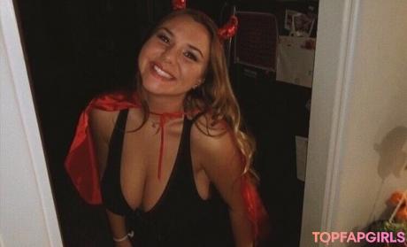 Julia nude leaked OnlyFans photo #17