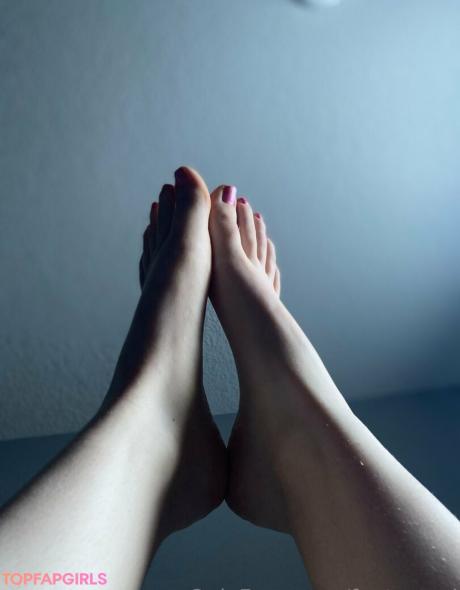 Feet.guurl nude leaked OnlyFans photo #15