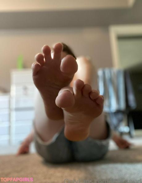 Feet.guurl nude leaked OnlyFans photo #5