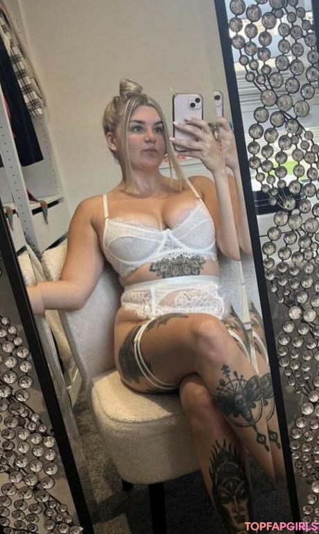 Hollie nude leaked OnlyFans photo #8