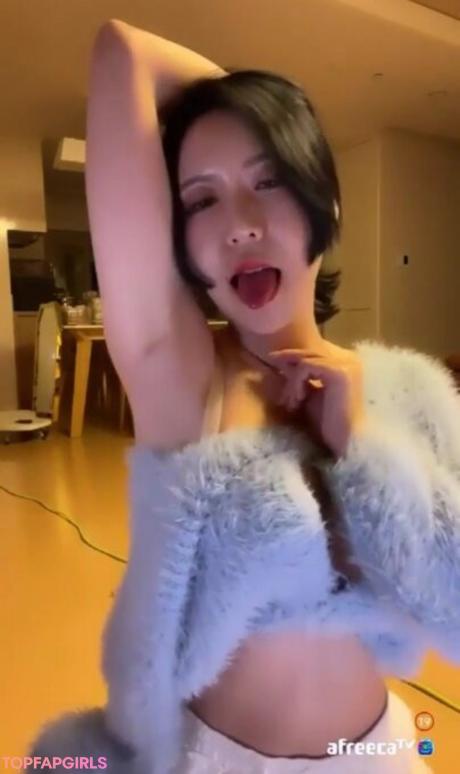 Kimjeewoo529 nude leaked OnlyFans photo #15