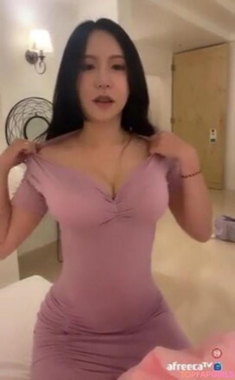 Kimjeewoo529 nude leaked OnlyFans photo #32