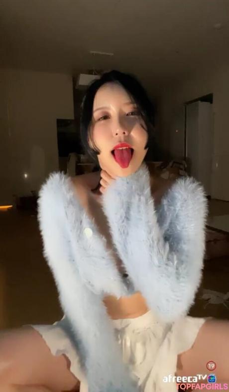Kimjeewoo529 nude leaked OnlyFans photo #47