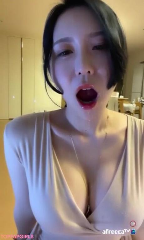 Kimjeewoo529 nude leaked OnlyFans photo #6