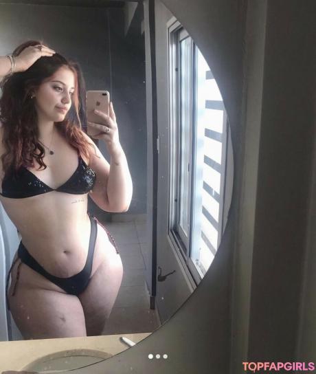 Curvy nude leaked OnlyFans photo #4