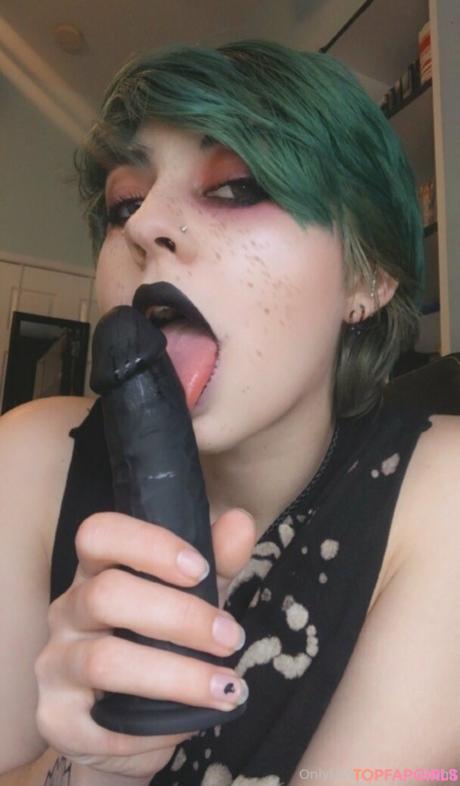 Gremlinbxtch nude leaked OnlyFans photo #220