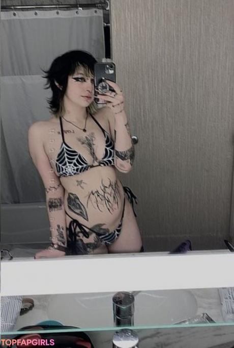 Gremlinbxtch nude leaked OnlyFans photo #9