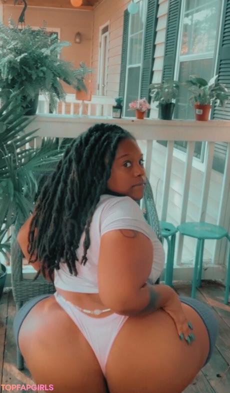 Thefamouspeachesandcream nude leaked OnlyFans photo #13