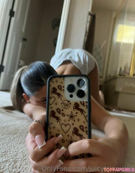 Juicytrinaxoxo nude leaked OnlyFans photo #3