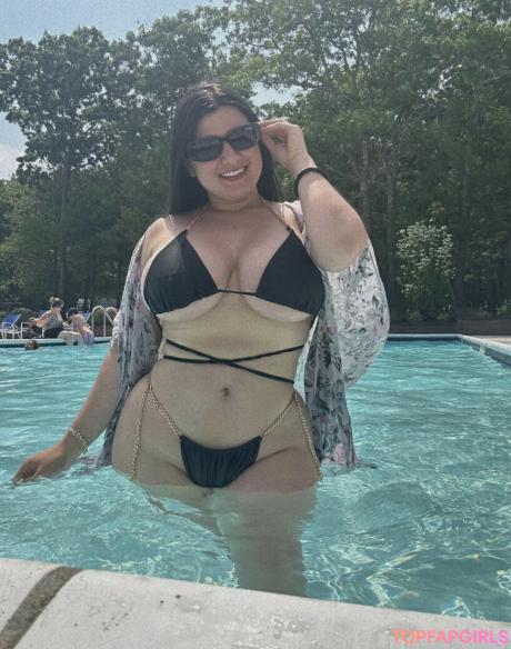 Yesenia nude leaked OnlyFans photo #7