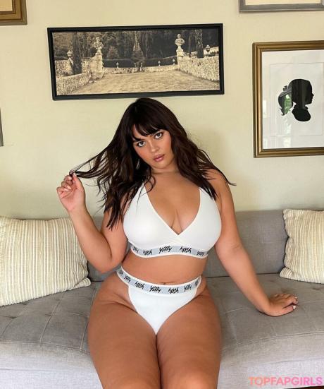 Bellaagolden nude leaked OnlyFans photo #13