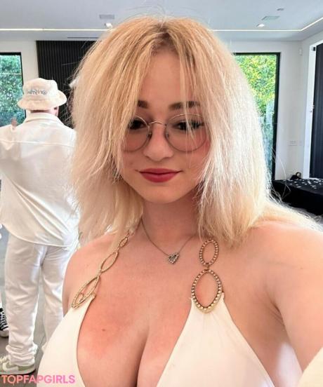 Chloethehokage nude leaked OnlyFans photo #13