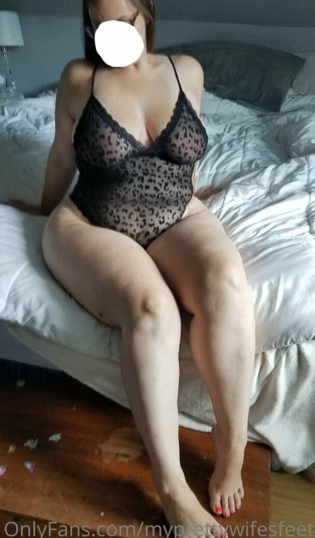 Myprettywifesfeet nude leaked OnlyFans photo #17