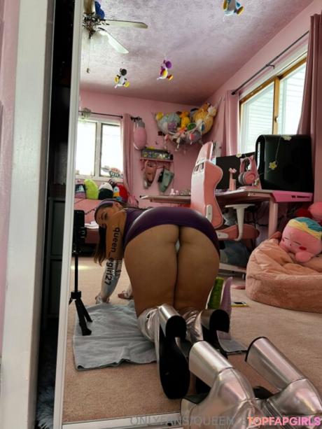 Queen nude leaked OnlyFans photo #6