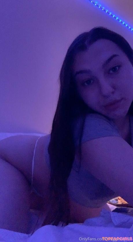 Maggierayelle nude leaked OnlyFans photo #13