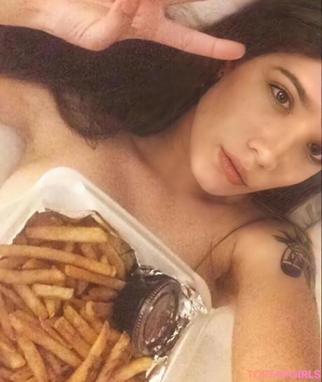 Halsey nude leaked OnlyFans photo #17