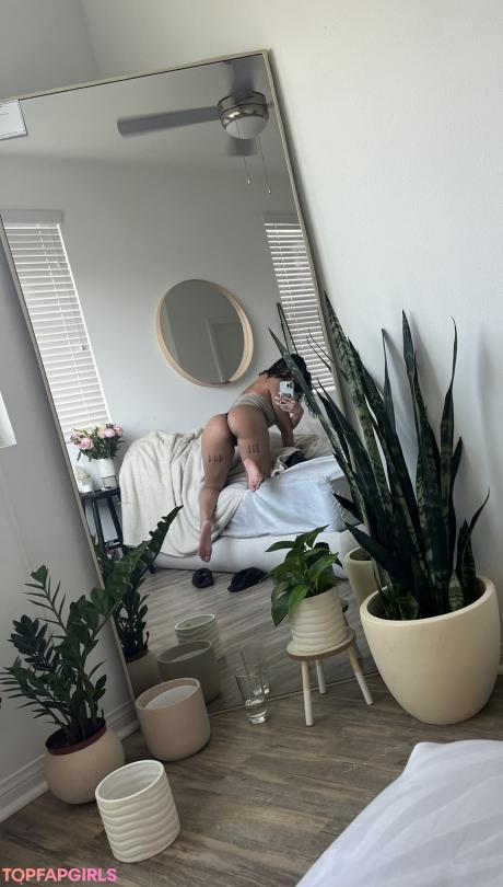 Uhhlia nude leaked OnlyFans photo #48