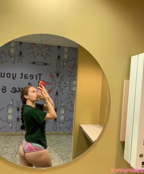 Alyssa nude leaked OnlyFans photo #9