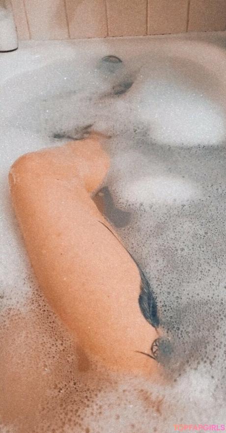 Littleeevee66 nude leaked OnlyFans photo #85