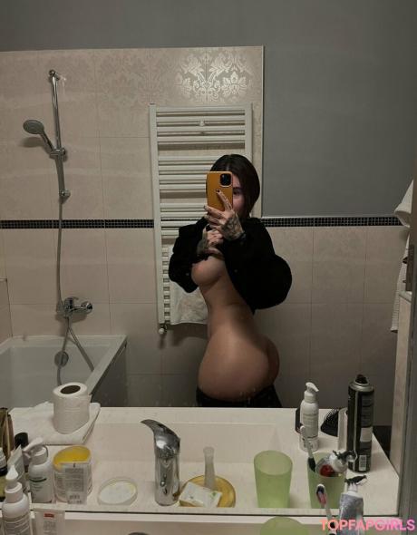 IoanaMocanu nude leaked OnlyFans photo #2
