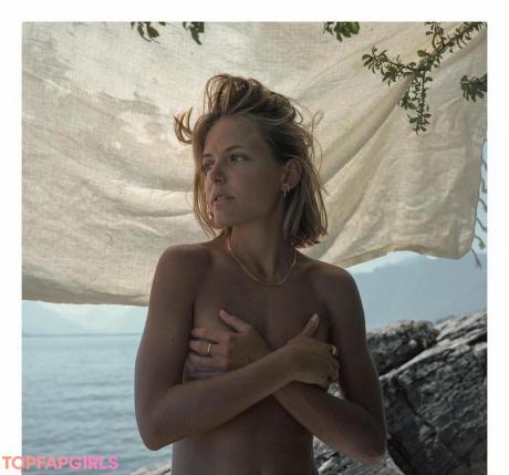 Chloe nude leaked OnlyFans photo #7