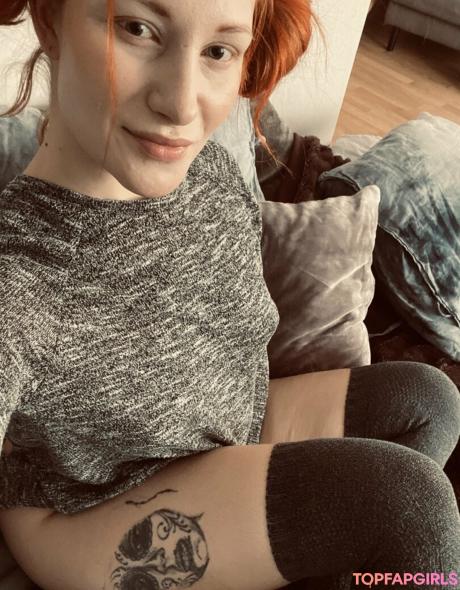 Suzieks nude leaked OnlyFans photo #3