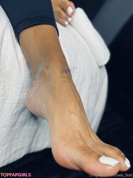 Vee_feet nude leaked OnlyFans photo #12