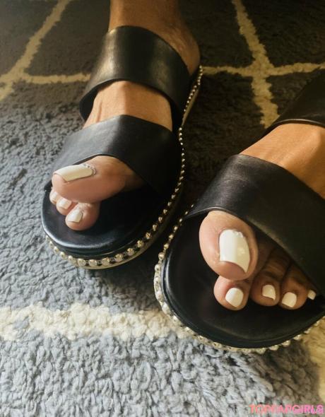 Vee_feet nude leaked OnlyFans photo #16