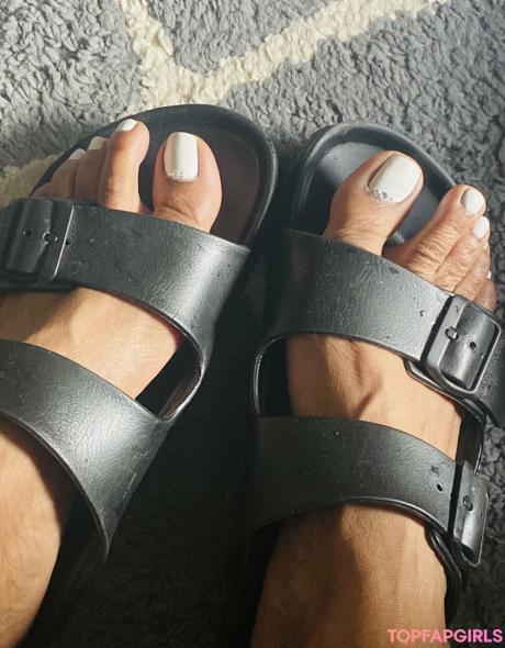 Vee_feet nude leaked OnlyFans photo #24