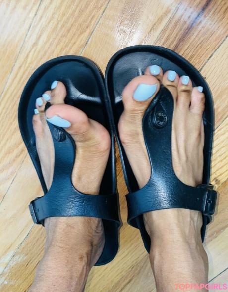 Vee_feet nude leaked OnlyFans photo #33