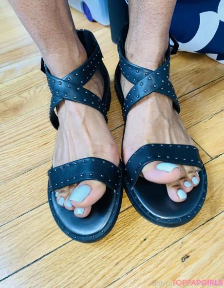 Vee_feet nude leaked OnlyFans photo #42