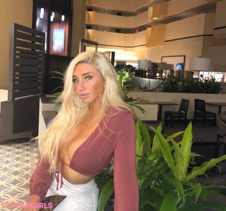 Sarah nude leaked OnlyFans photo #11