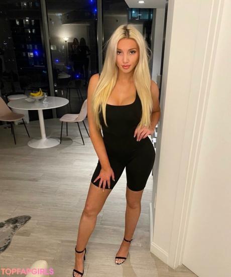 Sarah nude leaked OnlyFans photo #19