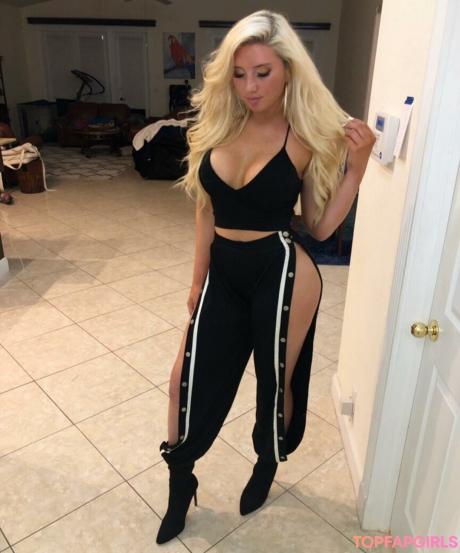 Sarah nude leaked OnlyFans photo #5