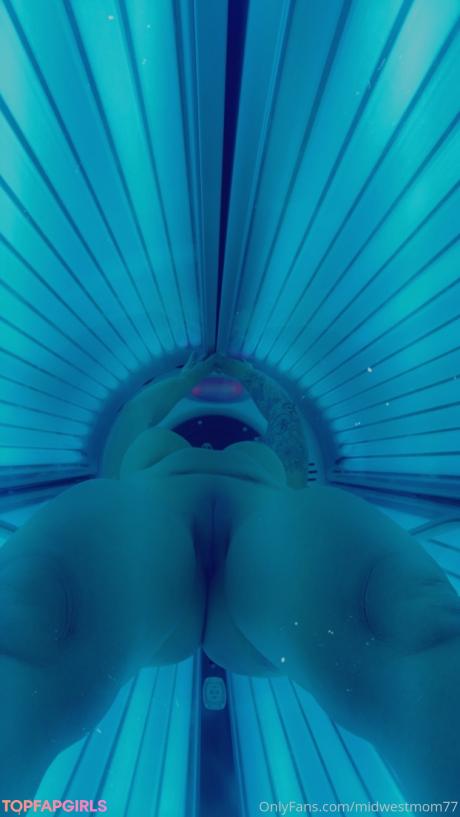 Midwest nude leaked OnlyFans photo #9