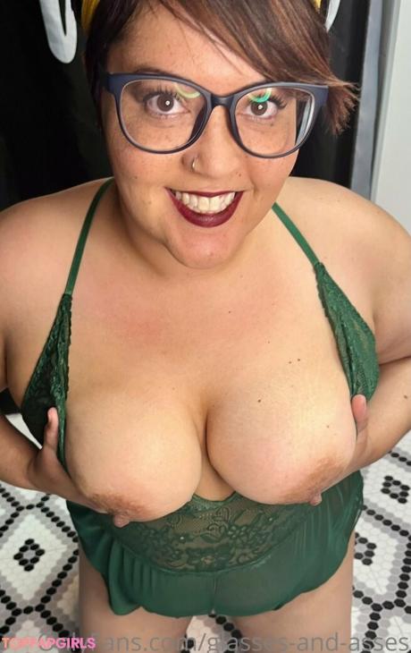 Glasses-and-asses nude leaked OnlyFans photo #279