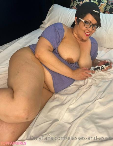 Glasses-and-asses nude leaked OnlyFans photo #405