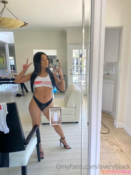 Avery nude leaked OnlyFans photo #5