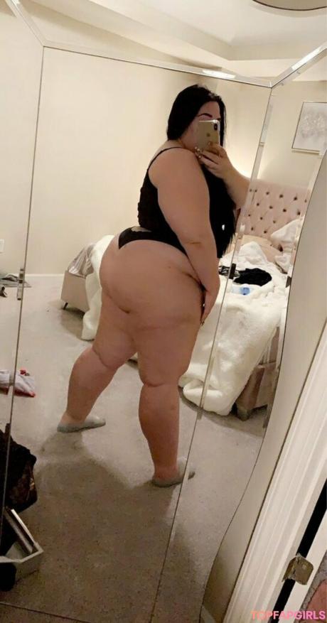 Bellabadxo nude leaked OnlyFans pic