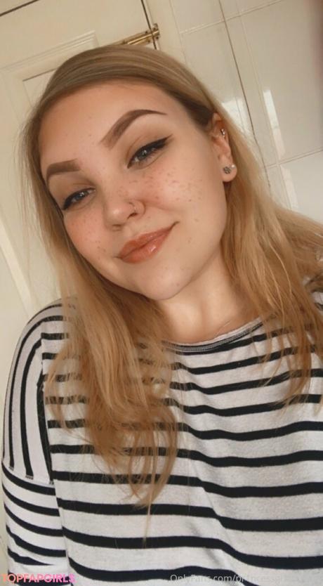 Pr1ncessgl1tterfree nude leaked OnlyFans photo #3