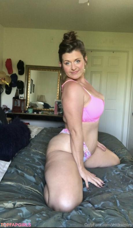 Thicksmiley nude leaked OnlyFans photo #60