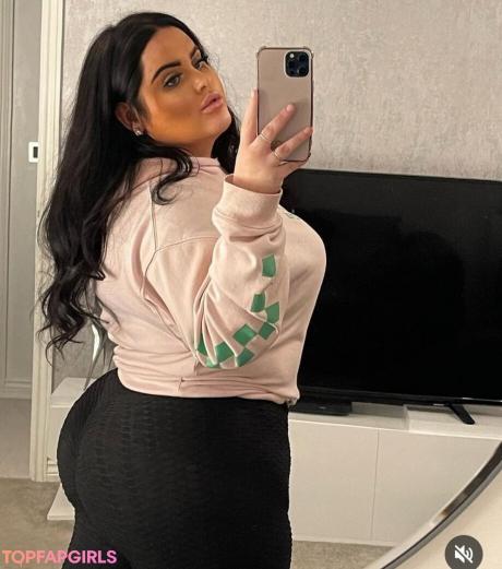 Chloe nude leaked OnlyFans photo #8