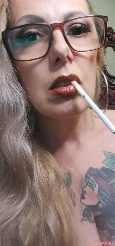 Lady.smoker.queen nude leaked OnlyFans photo #59