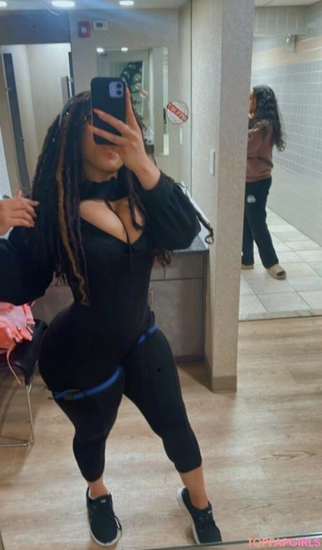 Safiyaswrld nude leaked OnlyFans photo #24