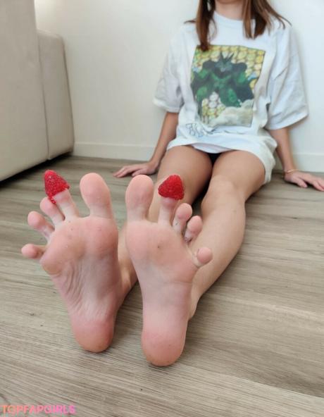 Alicefrenchfeet nude leaked OnlyFans photo #2